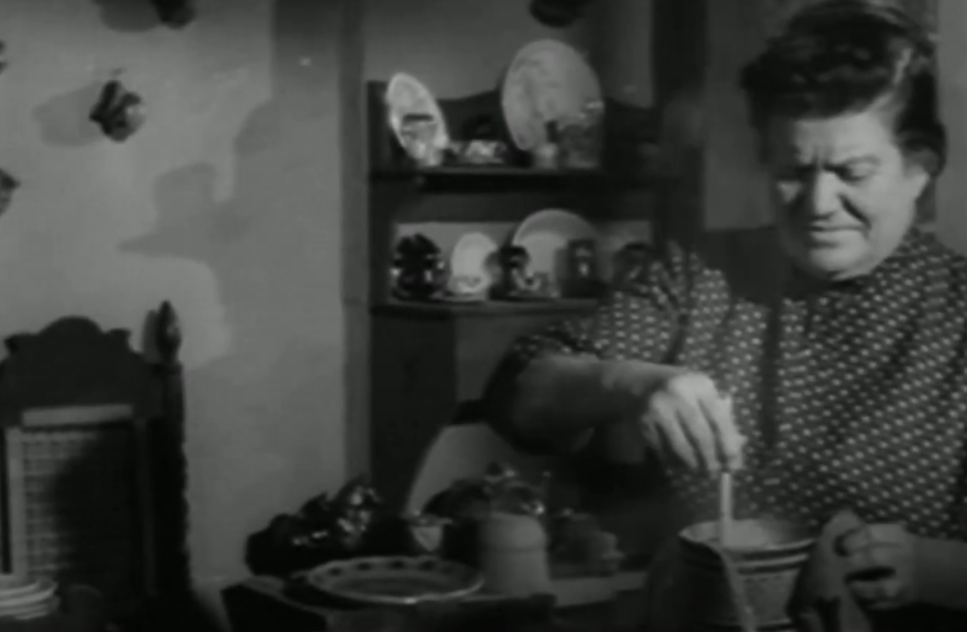 Una persona cocinando