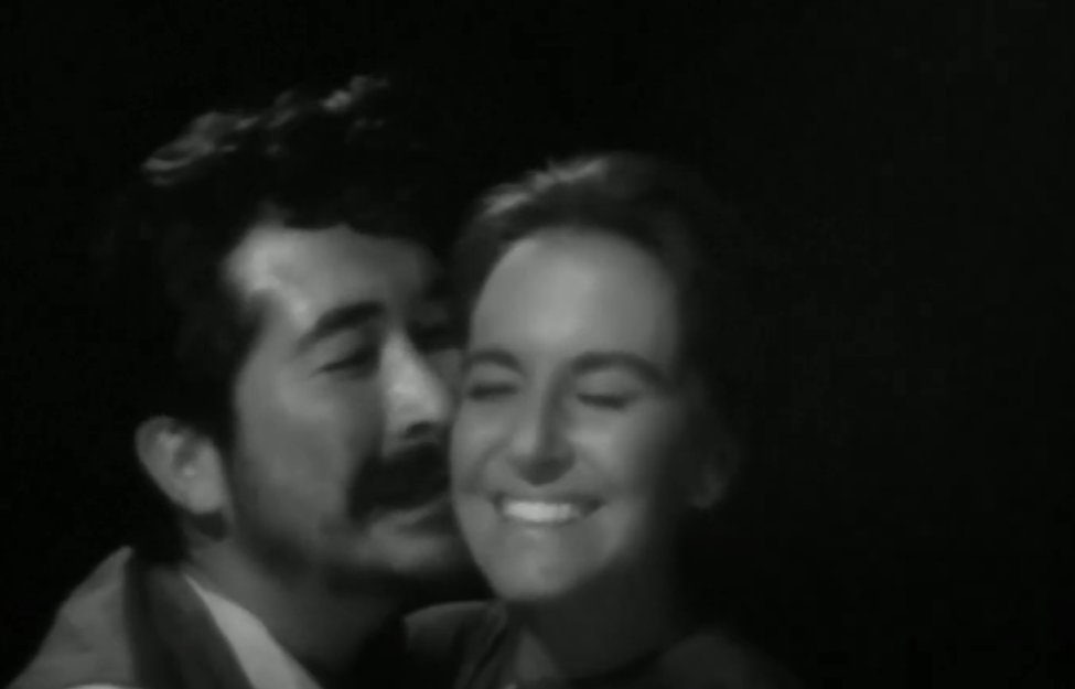 Beatriz y su novio en una alucinación