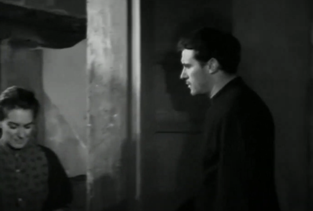 Nazario llevando ropa de sacerdote