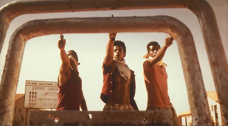 Tres pandilleros con armas