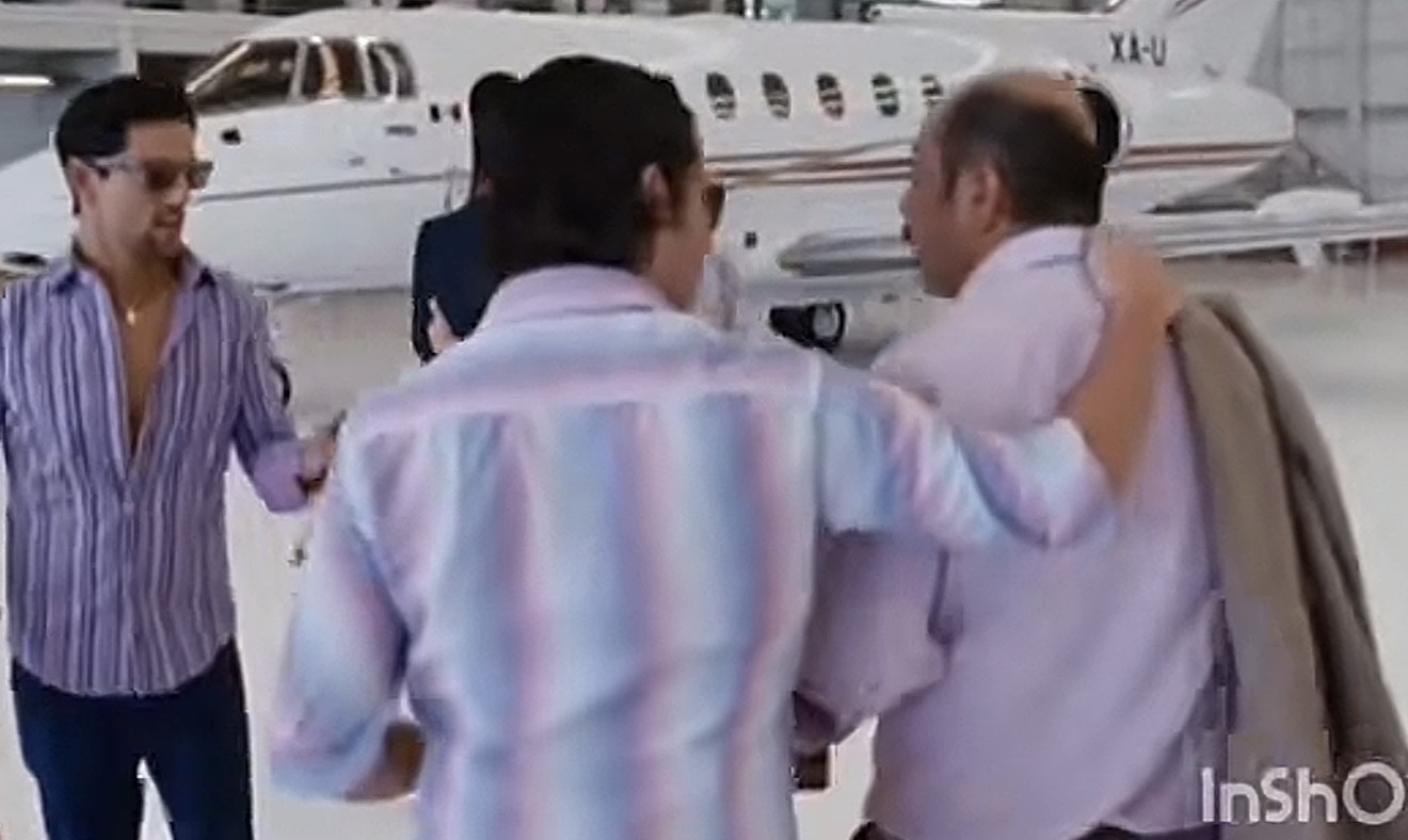 Viajes en aviones privados, vestimenta de moda.
