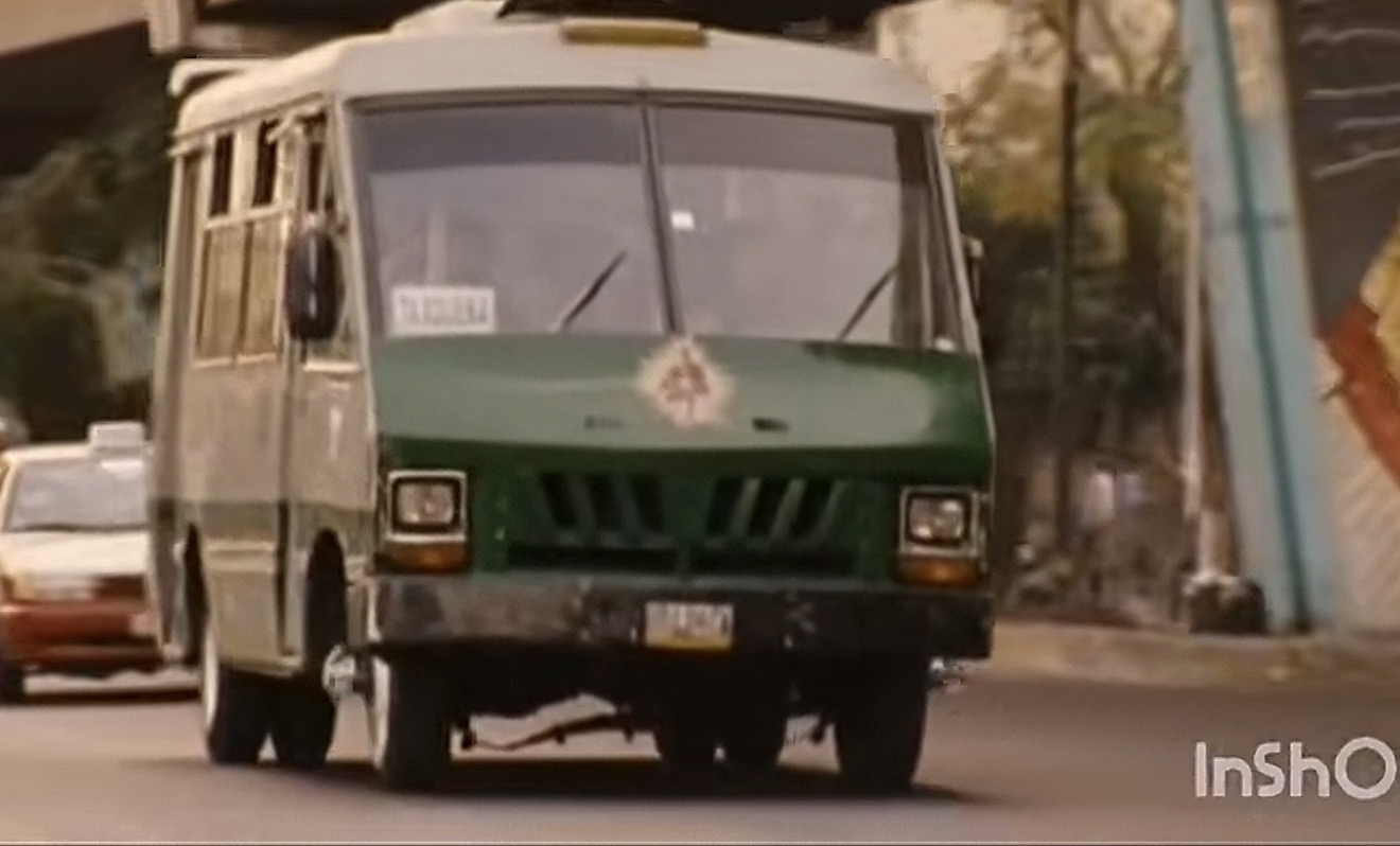 Microbus que Javi empieza a manejar por trabajo