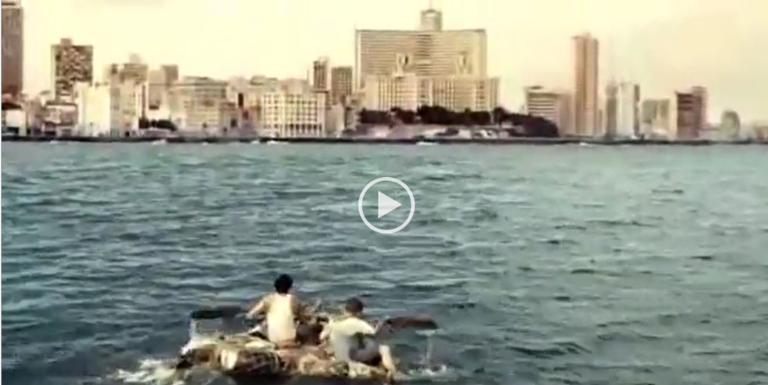 •	Dos amigos regresando a la isla después del susto más grande de sus vidas