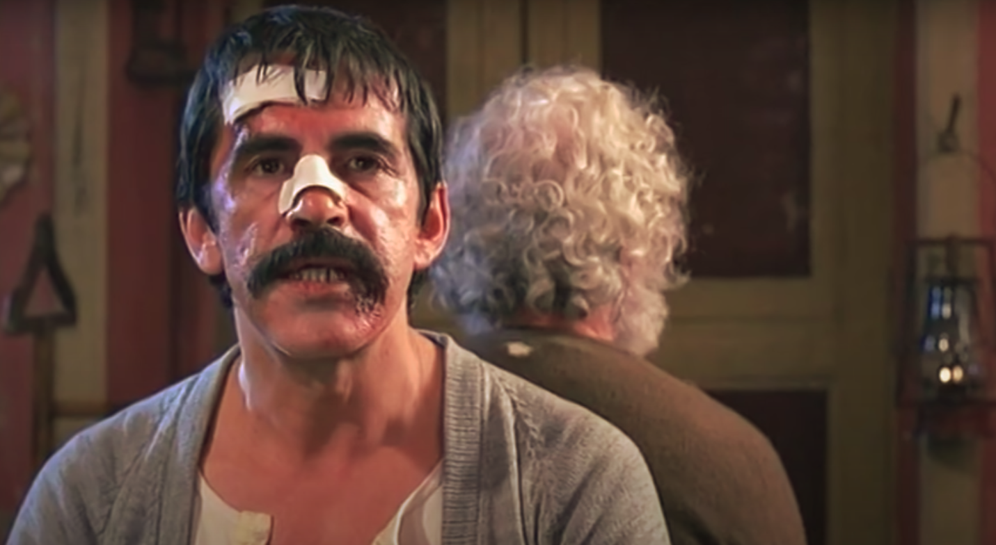 Close shot of Perro Romero from the front as he speaks with Jacinto.