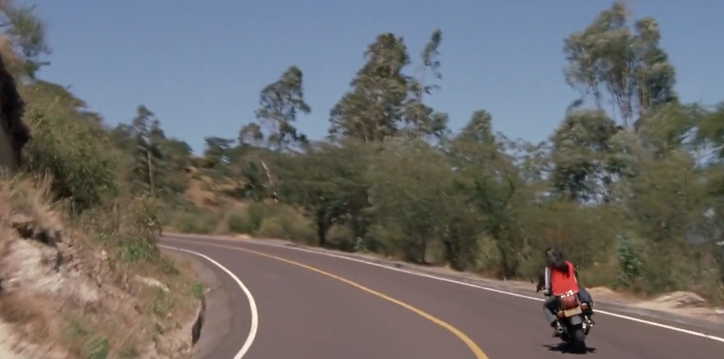 Motocicleta en las montañas