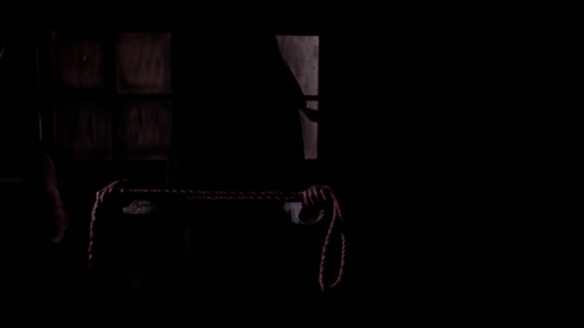 Imagen de "Andrea" a punto de matar a Bernarda.