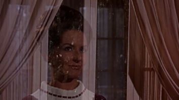 Superposición de directora a sala común.