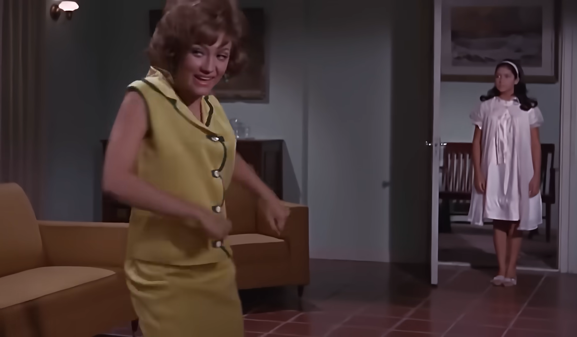 Josefina encuentra a las chicas divirtiéndose.