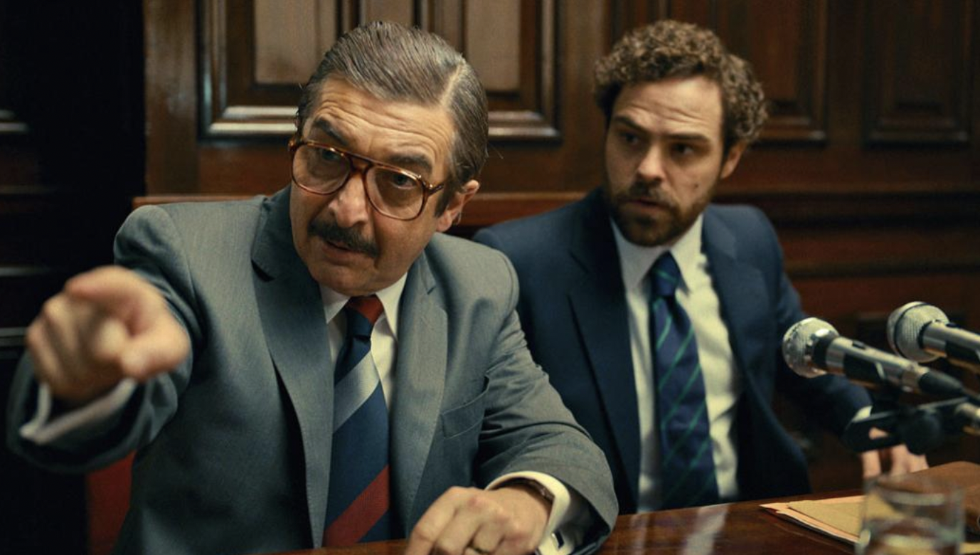 Ricardo Darín as Strassera.