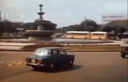 Cars driving shortly after Oscar and Lina begin their relationship.