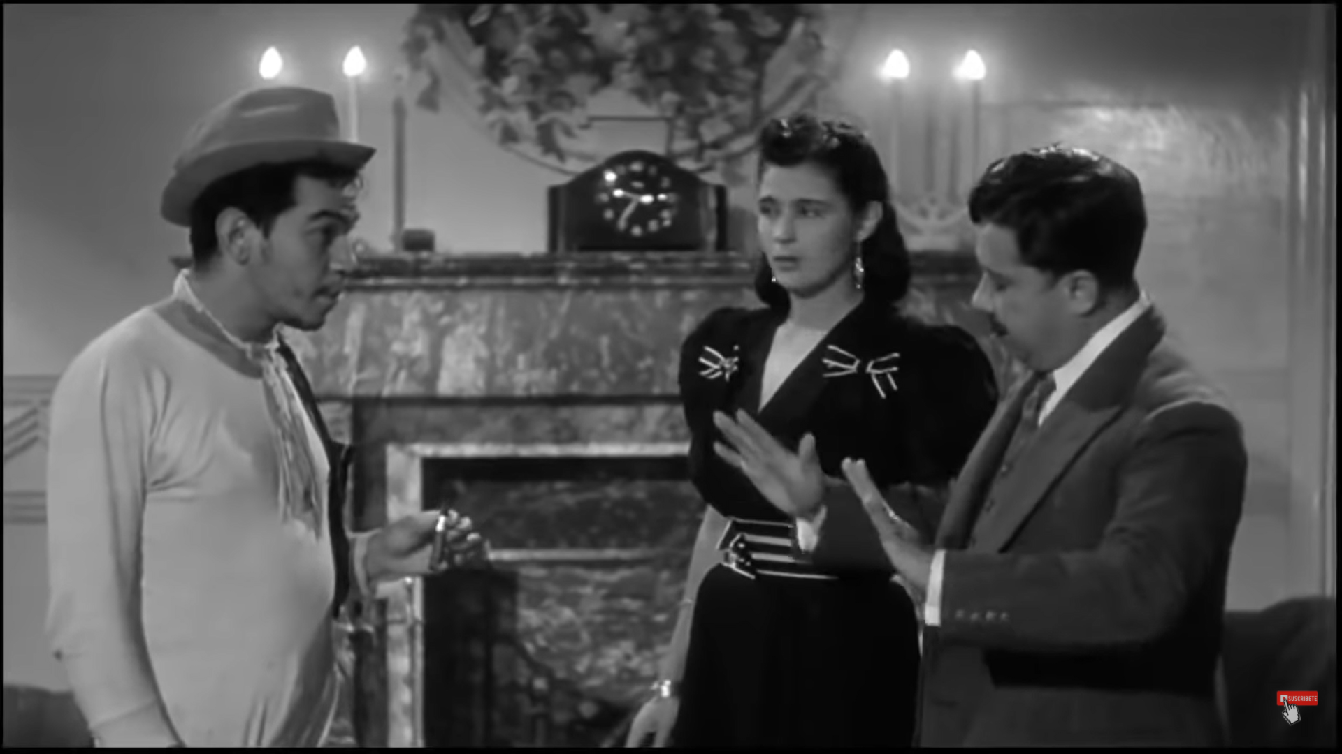 Orderly setting when Cantinflas' lies have not yet caused issues.