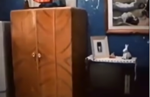 Lina's empty apartment.