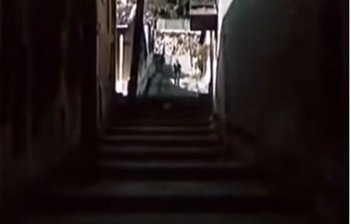 Oscar walks away from Lina's apartment