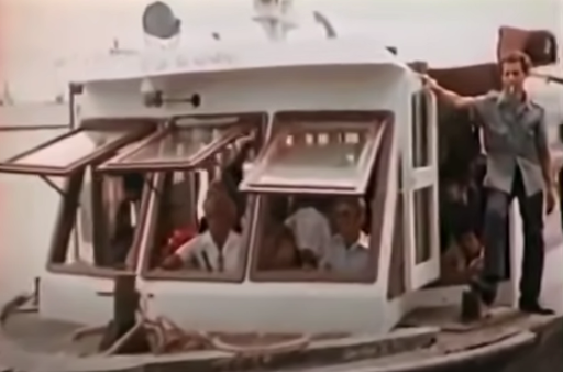 Oscar and Lina go on a boat ride.