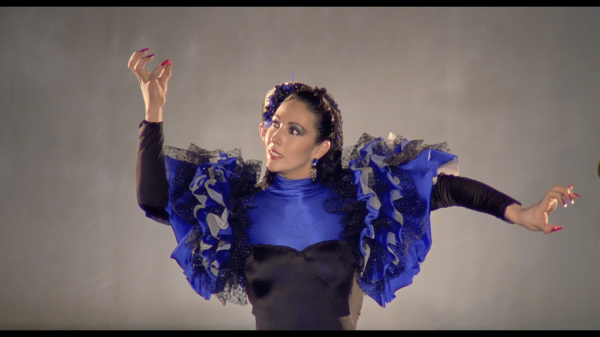 Time stretches and compresses throughout Santa Sangre. There are scenes – such as Fenix dancing on stage with his mother’s “arms” – that play out in a slow, deliberative cadence; others are cut quick, even violently. The pacing reflects how trauma works: some memories seem to last forever, while others are gone in an instant.