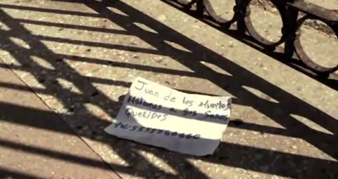 Según Juan, la gente está en crisis, y sólo hay una cosa que podemos hacer . . . cobrarlos.