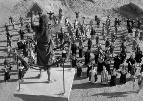 Simón on top of the first column leading worship.